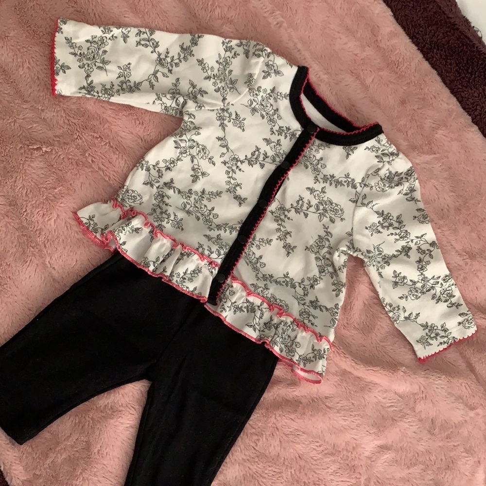 Baby girl sweater and leggings set